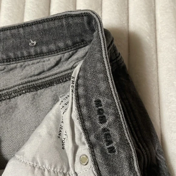 American Eagle Mom Jean | Size 12 Short - Picture 8 of 10